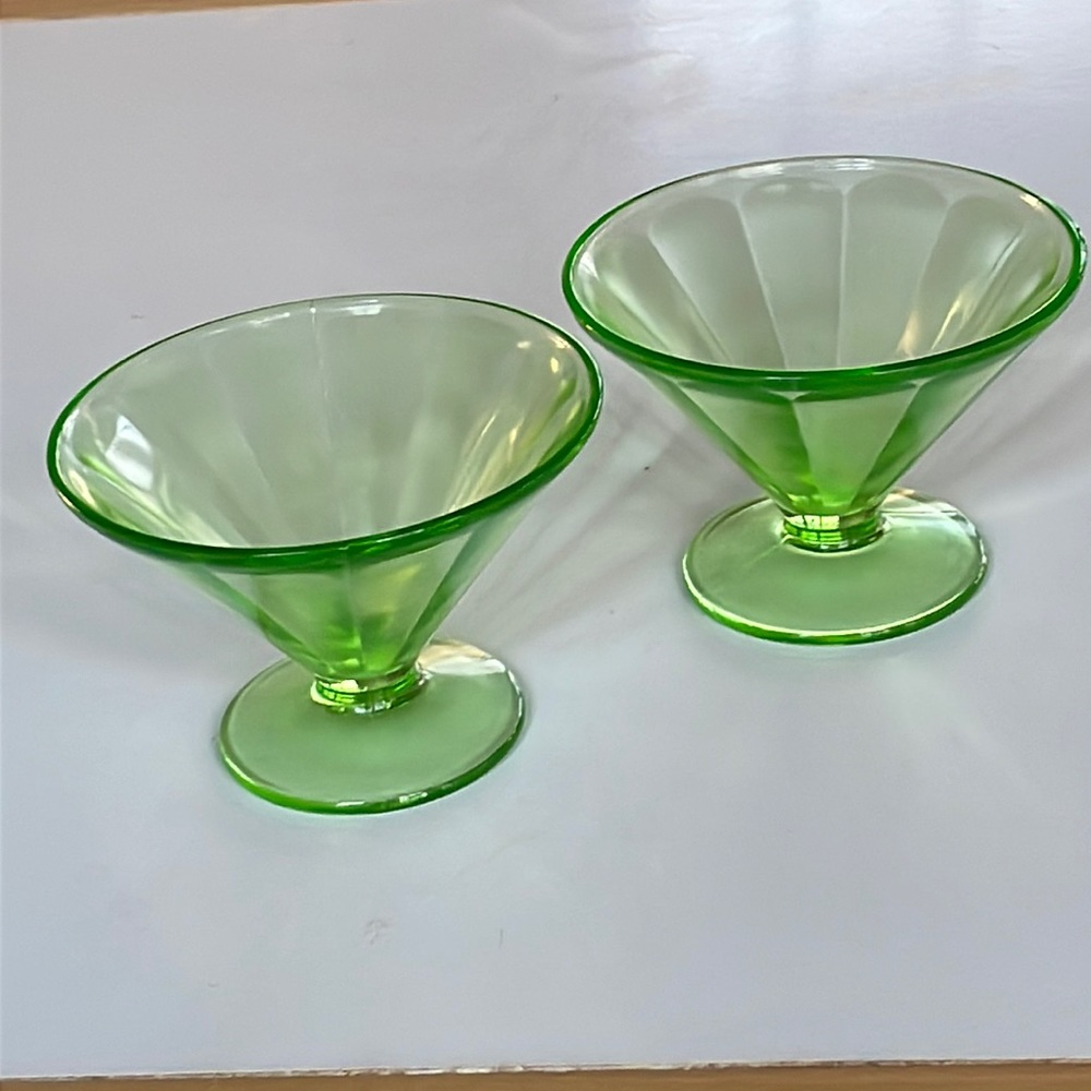 VTG 1932 Vaseline Sherbet Glasses